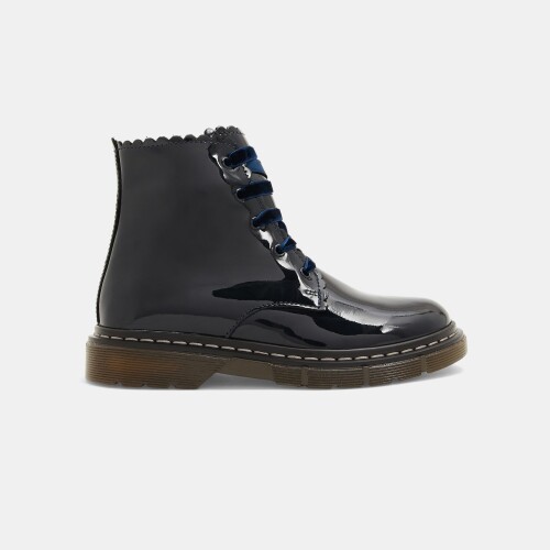 Girl patent leather boots